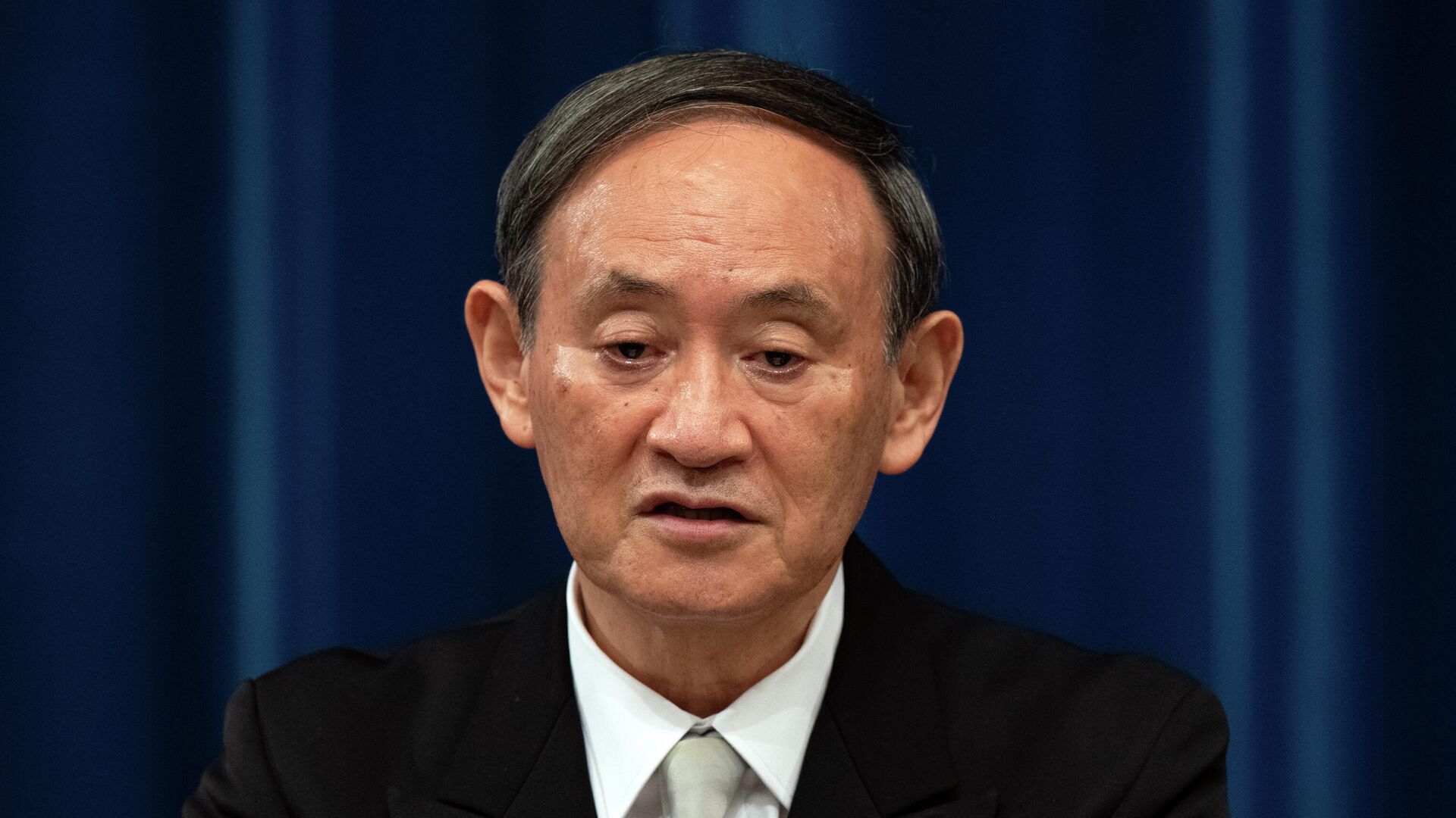 Japan's new Prime Minister Yoshihide Suga speaks during his press conference in Tokyo on September 16, 2020. - Yoshihide Suga became Japan's new prime minister on September 16, with the former chief cabinet secretary expected to stick closely to policies championed by Shinzo Abe during his record-breaking tenure. (Photo by Carl Court / POOL / AFP) - РИА Новости, 1920, 16.10.2020