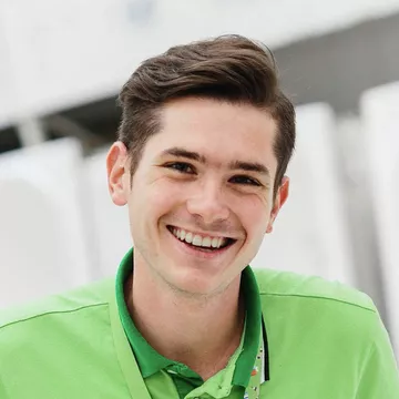 Руководитель проектов по работе с клиентами магазина Леруа Мерлен в Петербурге на улице Партизана Германа Дмитрий Подгаец