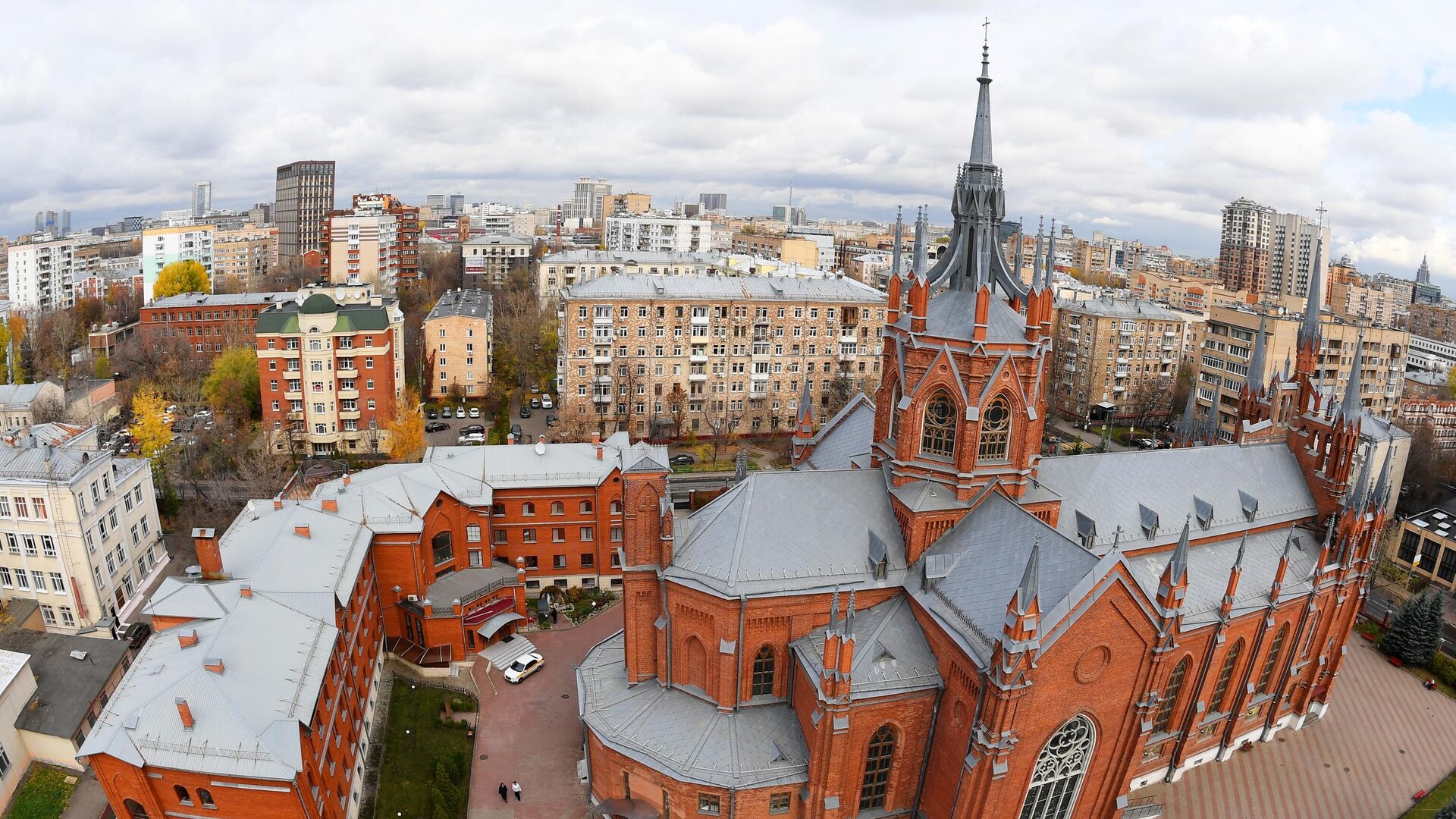 Римско-католический кафедральный собор на улице Малой Грузинской в Москве. - РИА Новости, 1920, 01.11.2020