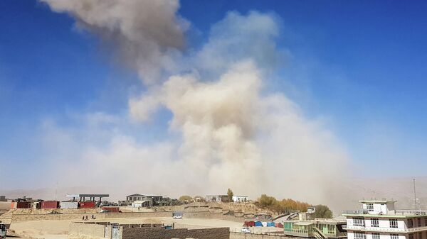 Дым от взрыва автомобиля в провинции Гор на западе Афганистана