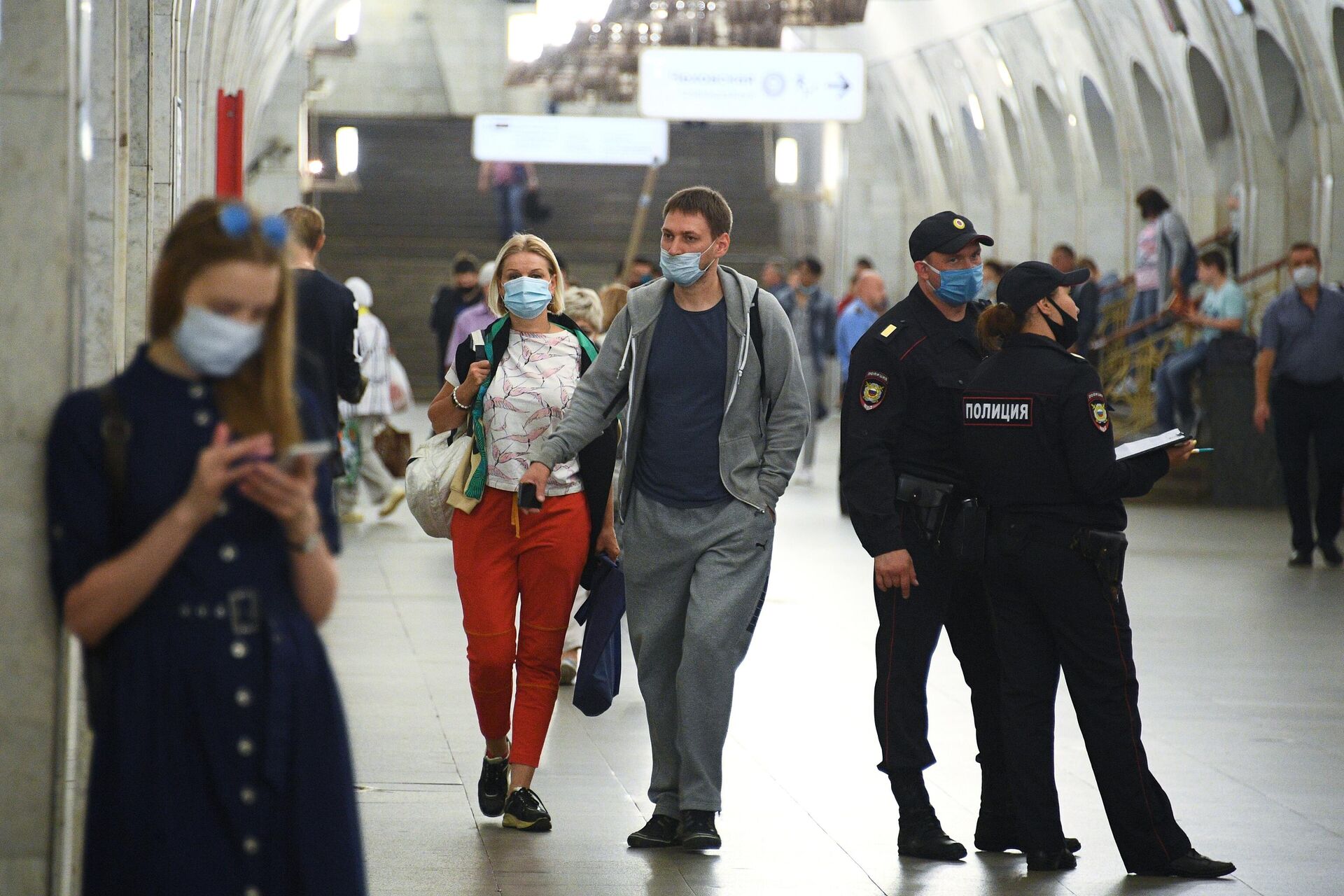 Пассажиры Московского метрополитена, где проводится проверка масочного режим - РИА Новости, 1920, 31.08.2021