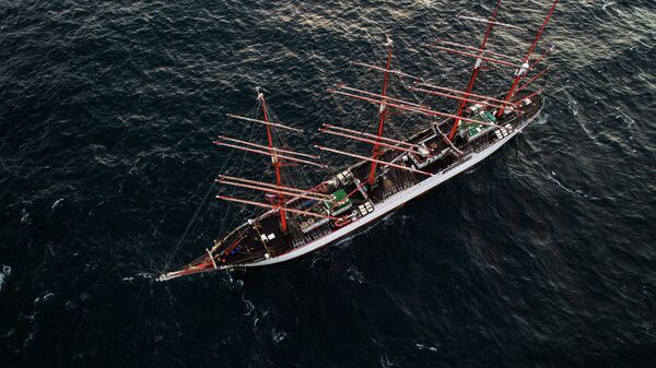 Парусное судно Седов во время дрейфа в Баренцевом море