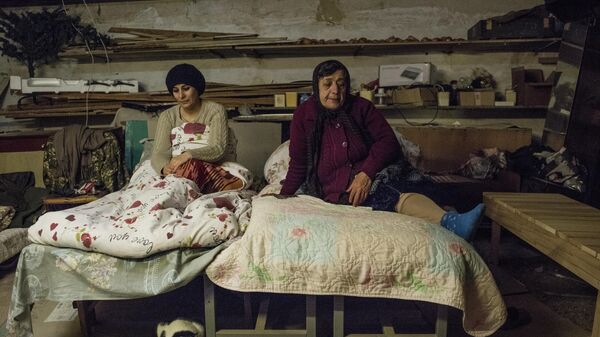 Женщины в подвале своего дома в Степанакерте