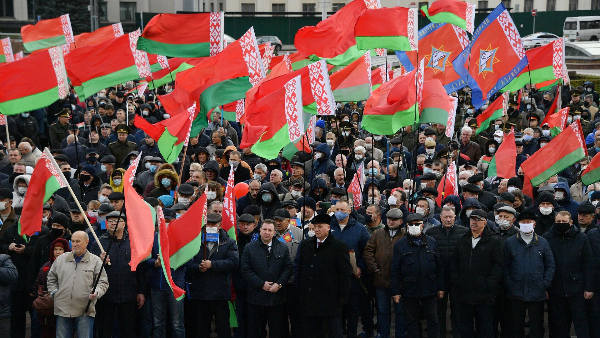 Митинг сторонников президента Белоруссии Александра Лукашенко в Минске - РИА Новости, 1920, 23.10.2020