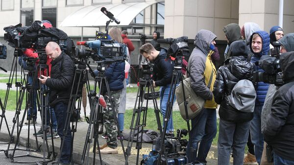 Журналисты перед зданием Московского городского суда, где проходит рассмотрение апелляционной жалобы на приговор актеру Михаилу Ефремову