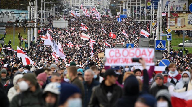 Участники несанкционированной властями акции протеста Партизанский марш в Минске