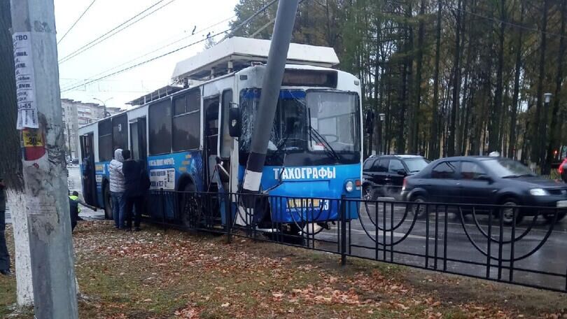 ДТП с троллейбусом произошло в Коврове на перекрестке улиц Чкалова и проспекта Ленина - РИА Новости, 1920, 20.10.2020