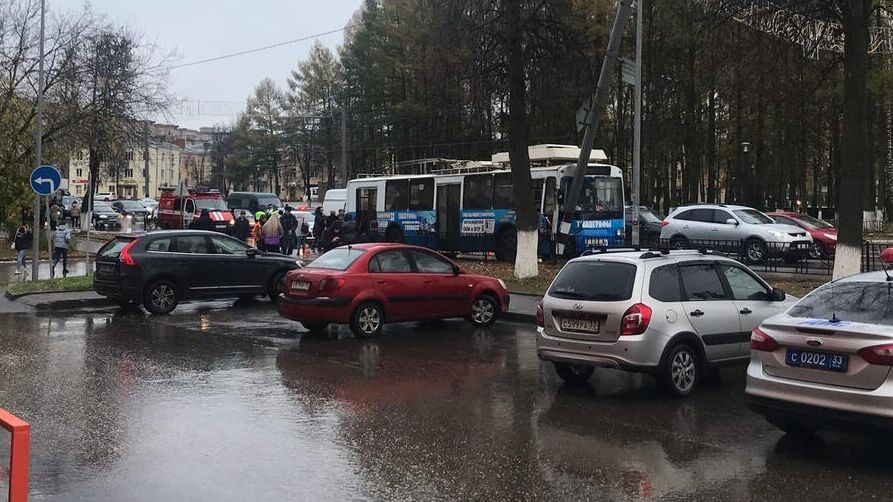 ДТП с троллейбусом произошло в Коврове на перекрестке улиц Чкалова и проспекта Ленина - РИА Новости, 1920, 21.10.2020