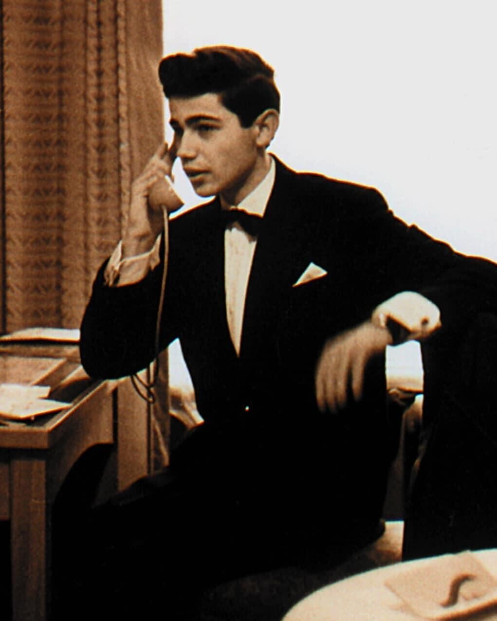 Евгений Петросян на гастролях в Ленинграде в 1964 году Евгений Петросян на гастролях в Ленинграде в 1964 году - РИА Новости, 1920, 19.08.2025