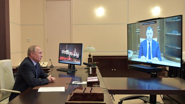 Президент РФ Владимир Путин во время встречи в режиме видеоконференции с заместителем председателя правительства РФ Маратом Хуснуллиным