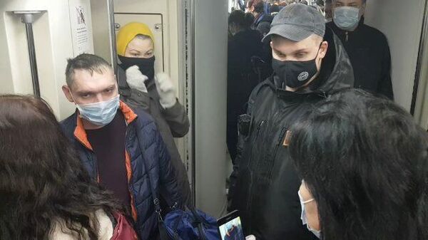 В московском метро проверяют наличие масок и перчаток  