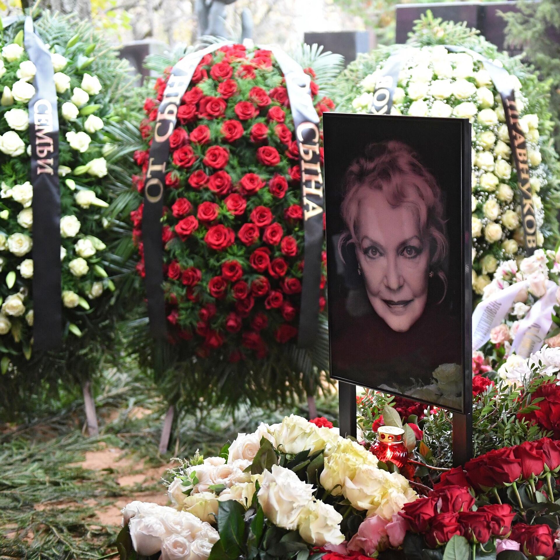 Могила Ирины Бондарчук на Новодевичьем кладбище