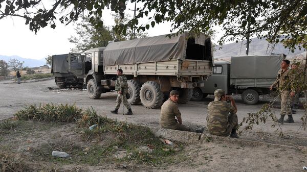 Азербайджанские военные при въезде в город Джебраил