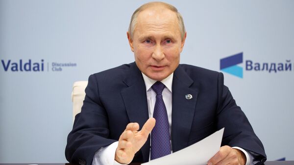 Президент России Владимир Путин принимает участие в заседании дискуссионного клуба Валдай