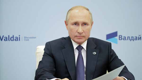 Президент РФ Владимир Путин принимает участие в заседании дискуссионного клуба Валдай в режиме видеосвязи