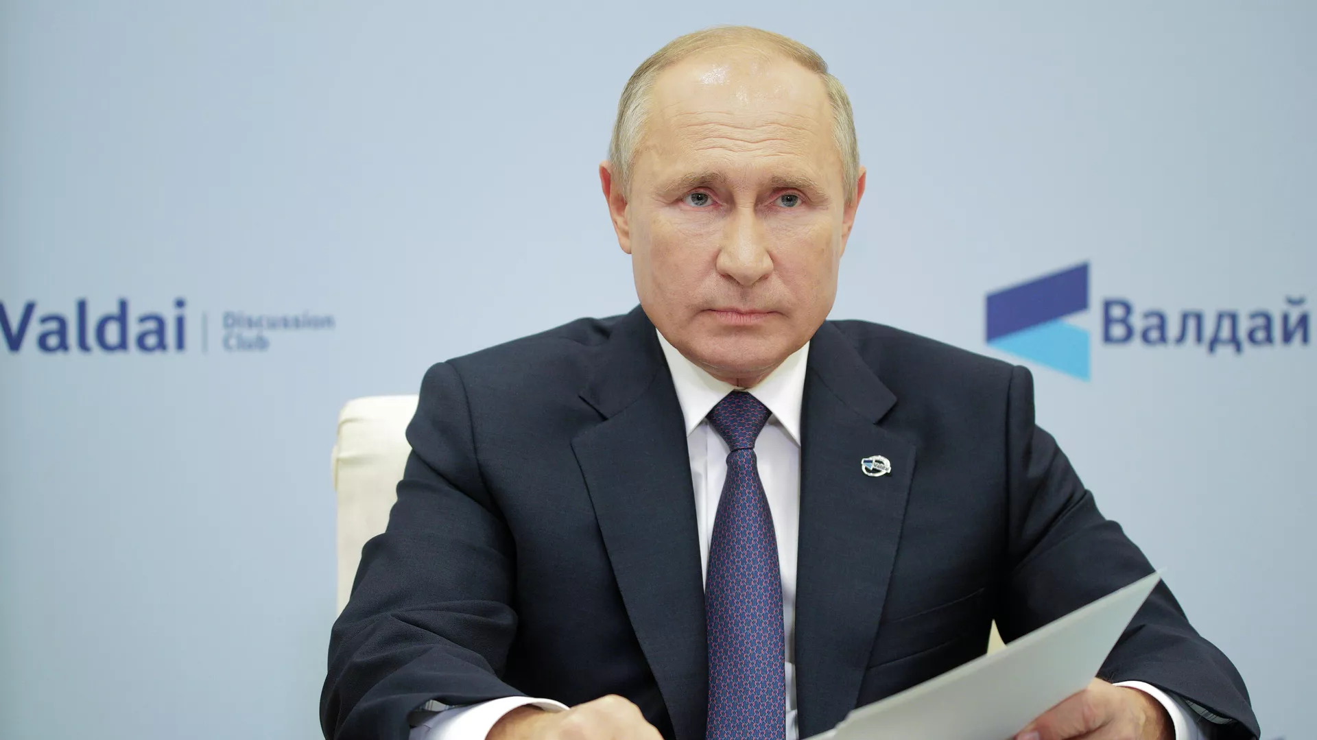 Президент РФ Владимир Путин принимает участие в заседании дискуссионного клуба Валдай в режиме видеосвязи - РИА Новости, 1920, 27.10.2020