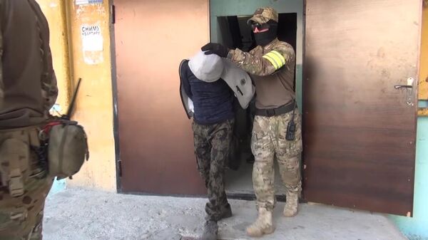 Задержание сотрудниками ФСБ участников террористической организации Ат-Такфир Валь-Хиджра. Стоп-кадр видео