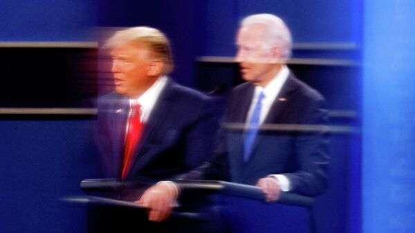 Президент США Дональд Трамп и кандидат в президенты США от Демократической партии Джо Байден во время финальных дебатов в Нэшвилле