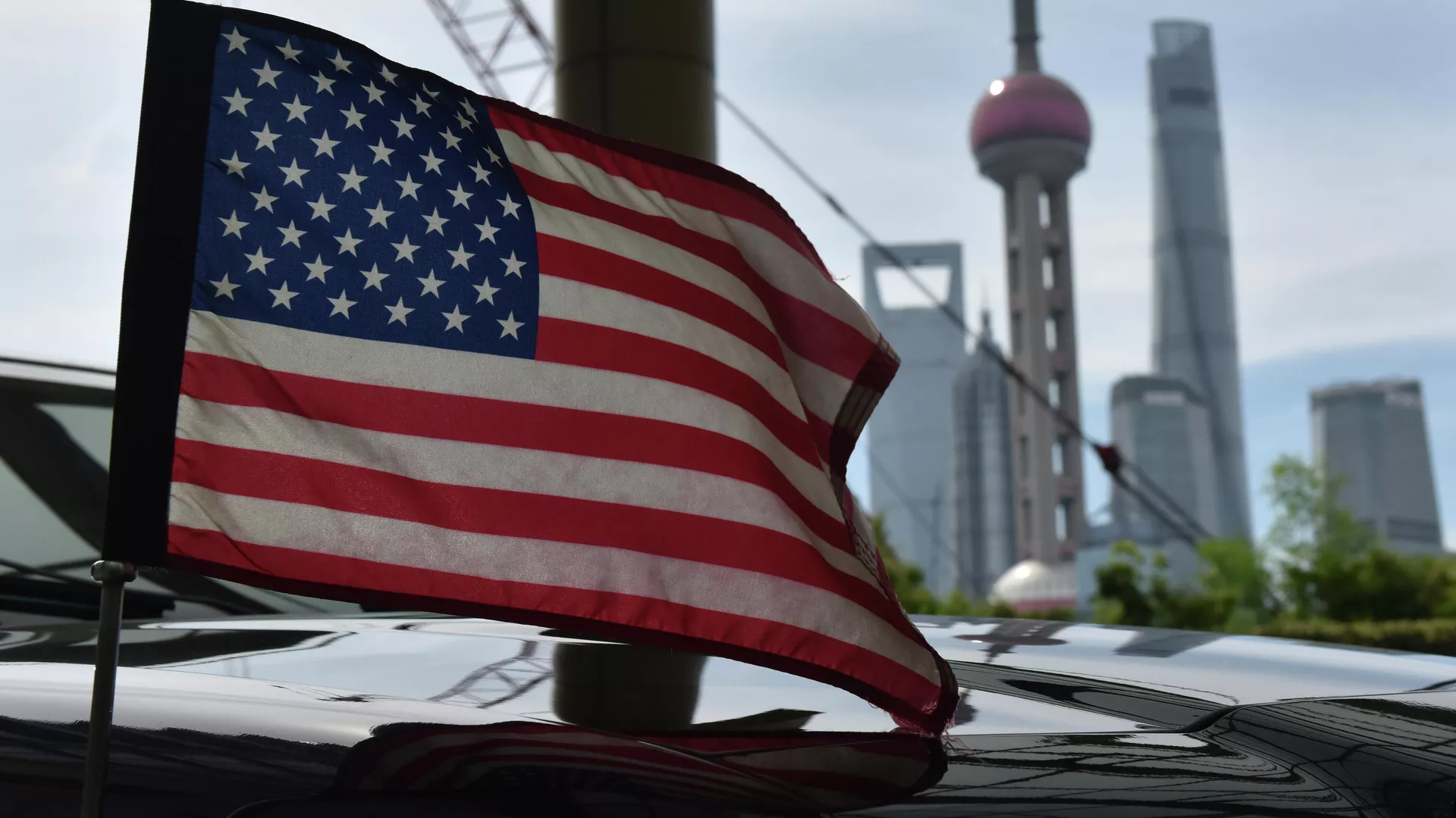 Σημαία στο αυτοκίνητο του προξενείου των ΗΠΑ στη Σαγκάη - ειδήσεις της Ρωσίας σήμερα