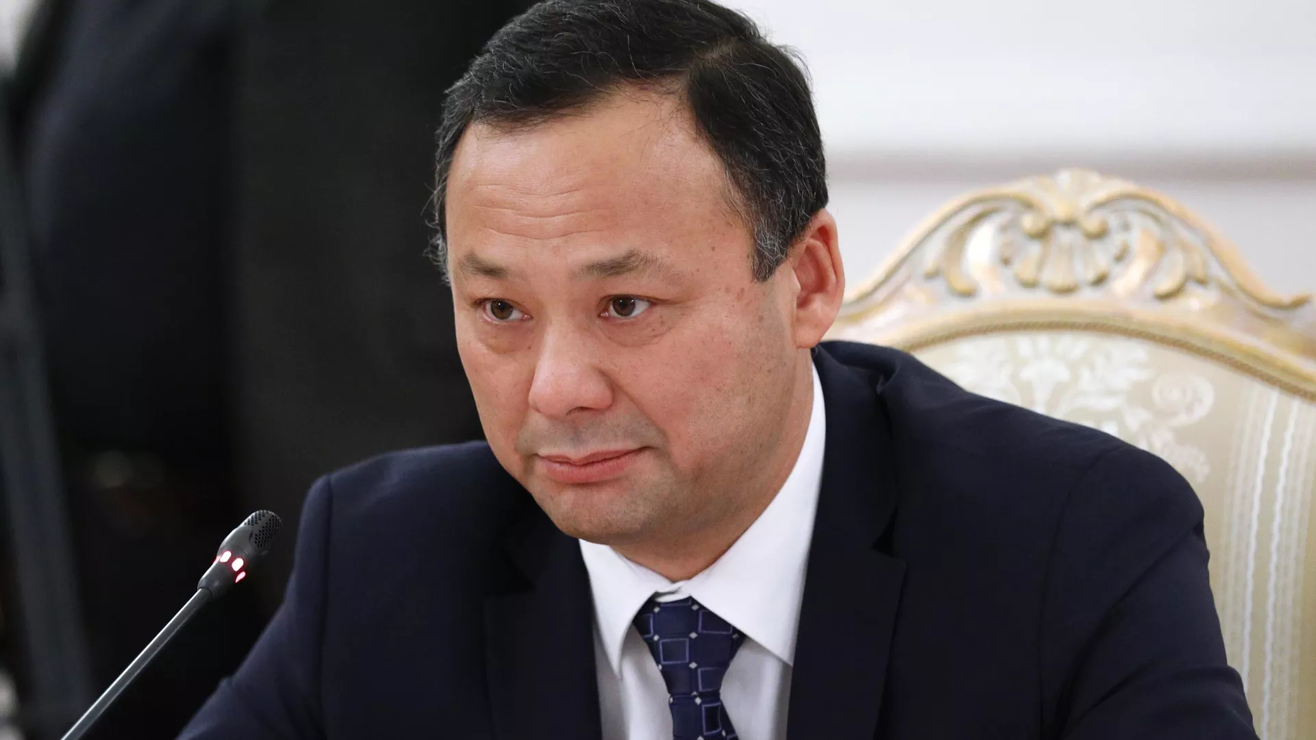 Министр иностранных дел Киргизии Руслан Казакбаев во время встречи в Москве с министром иностранных дел РФ Сергеем Лавровым - РИА Новости, 1920, 24.10.2020