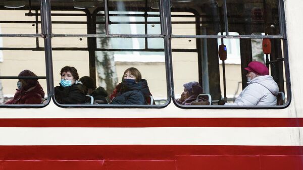 Пассажиры общественного транспорта в Санкт-Петербурге