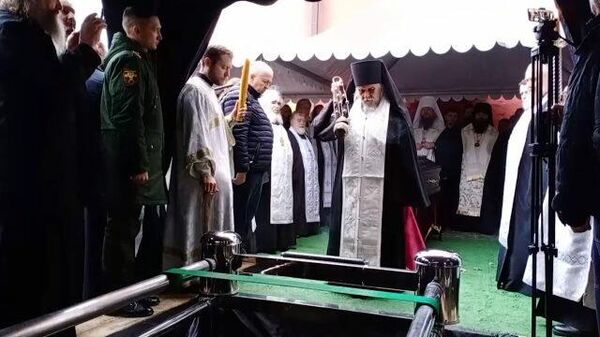 Протоиерея Дмитрия Смирнова похоронили за алтарем Благовещенского храма  в Москве