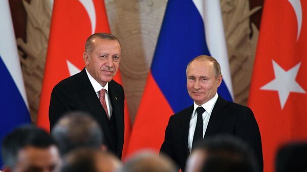 Президент РФ Владимир Путин и президент Турции Реджеп Тайип Эрдоган после пресс-конференции по итогам российско-турецких переговоров. 8 апреля 2019
