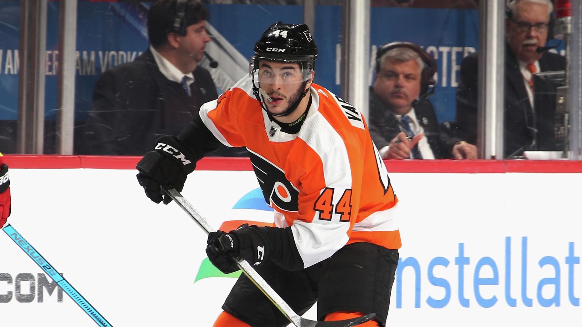 PHILADELPHIA, PENNSYLVANIA - APRIL 06: Phil Varone #44 of the Philadelphia Flyers skates against the Carolina Hurricanes at the Wells Fargo Center on April 06, 2019 in Philadelphia, Pennsylvania.   Bruce Bennett/Getty Images/AFP - РИА Новости, 1920, 23.10.2020