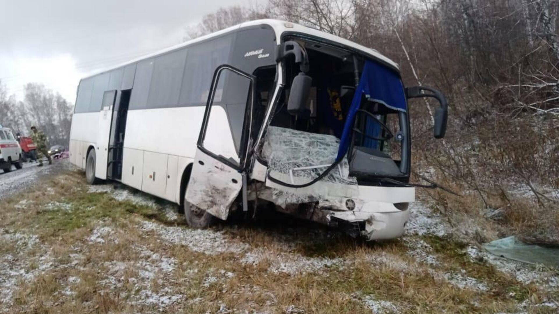 Авария автобуса с детьми. ДТП С автобусом Новосибирск. Авария автобуса и микроавтобуса.