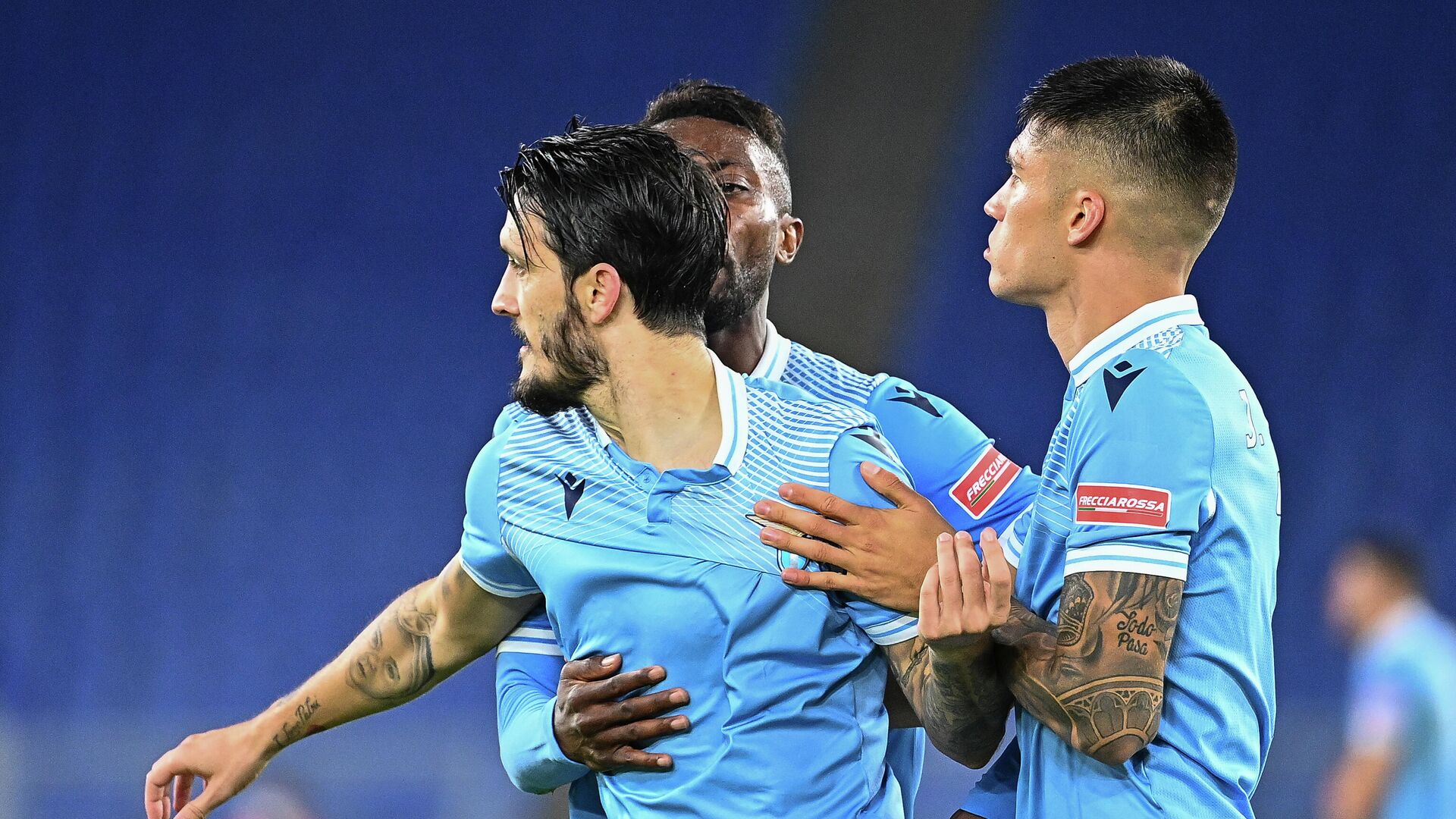 Lazio's Spanish midfielder Luis Alberto (C) celebrates after scoring a goal during the Italian Serie A football match Lazio vs Bologna, at the Olympic stadium in Rome on October 24, 2020. (Photo by Vincenzo PINTO / AFP) - РИА Новости, 1920, 25.10.2020