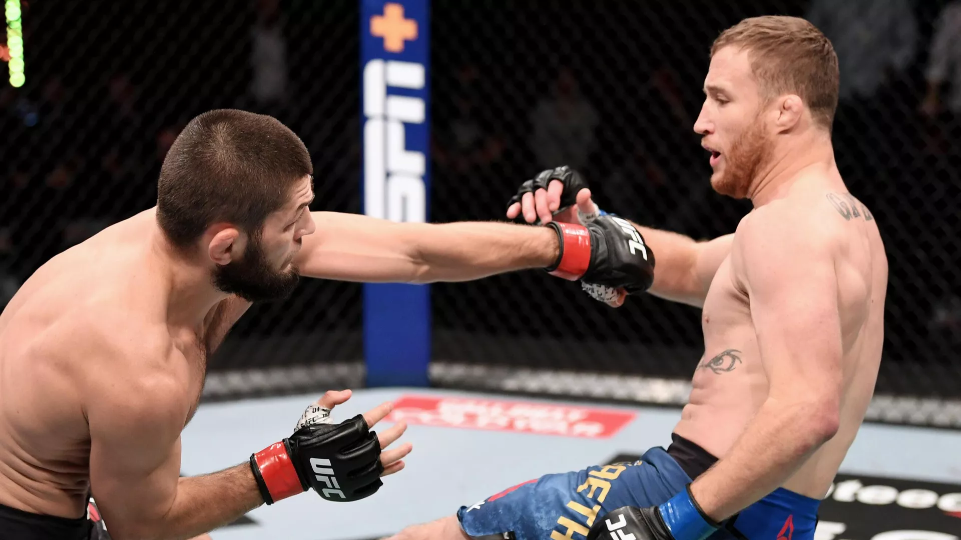 Хабиб Нурмагомедов защитил титул чемпиона UFC в легком весе - РИА Новости, 1920, 25.10.2020