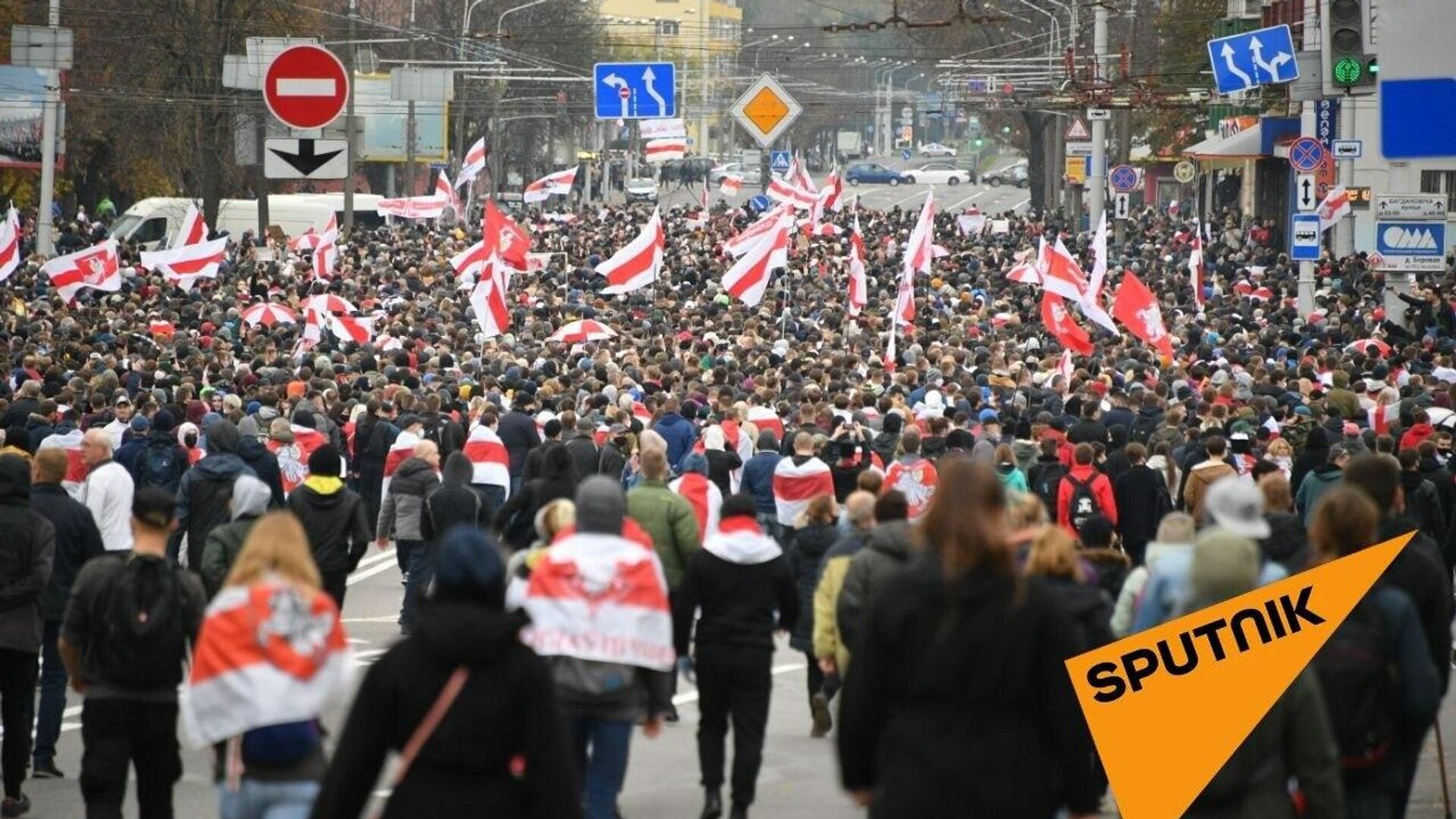 Колонна протестующих в Минске движется к резиденции президента  - РИА Новости, 1920, 25.10.2020