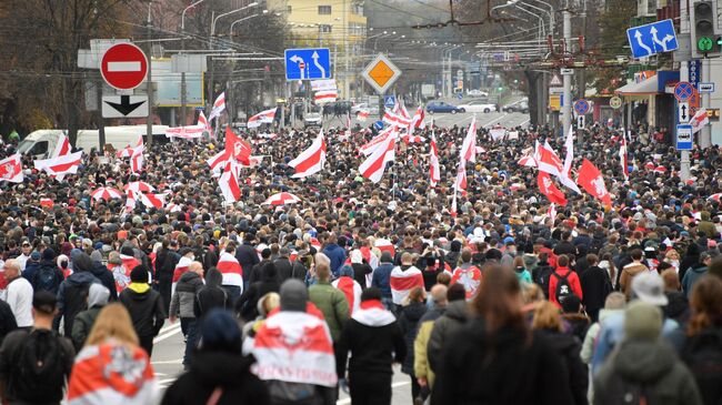 Участники акции протеста оппозиции Народный ультиматум в Минске