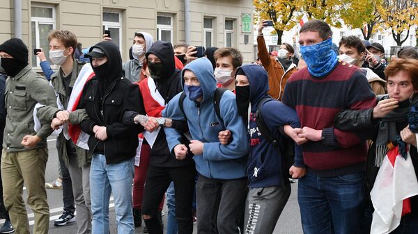 Участники акции протеста оппозиции Народный ультиматум в Минске