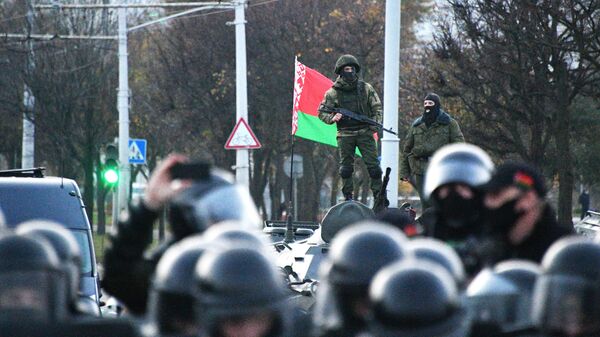 Сотрудники милиции во время акции протеста оппозиции Народный ультиматум в Минске