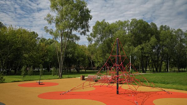 Детская площадка на набережной Москвы-реки в Капотне