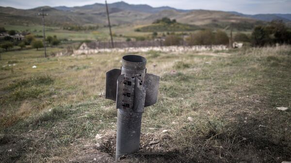 Неразорвавшийся снаряд в городе Мартуни в Нагорном Карабахе