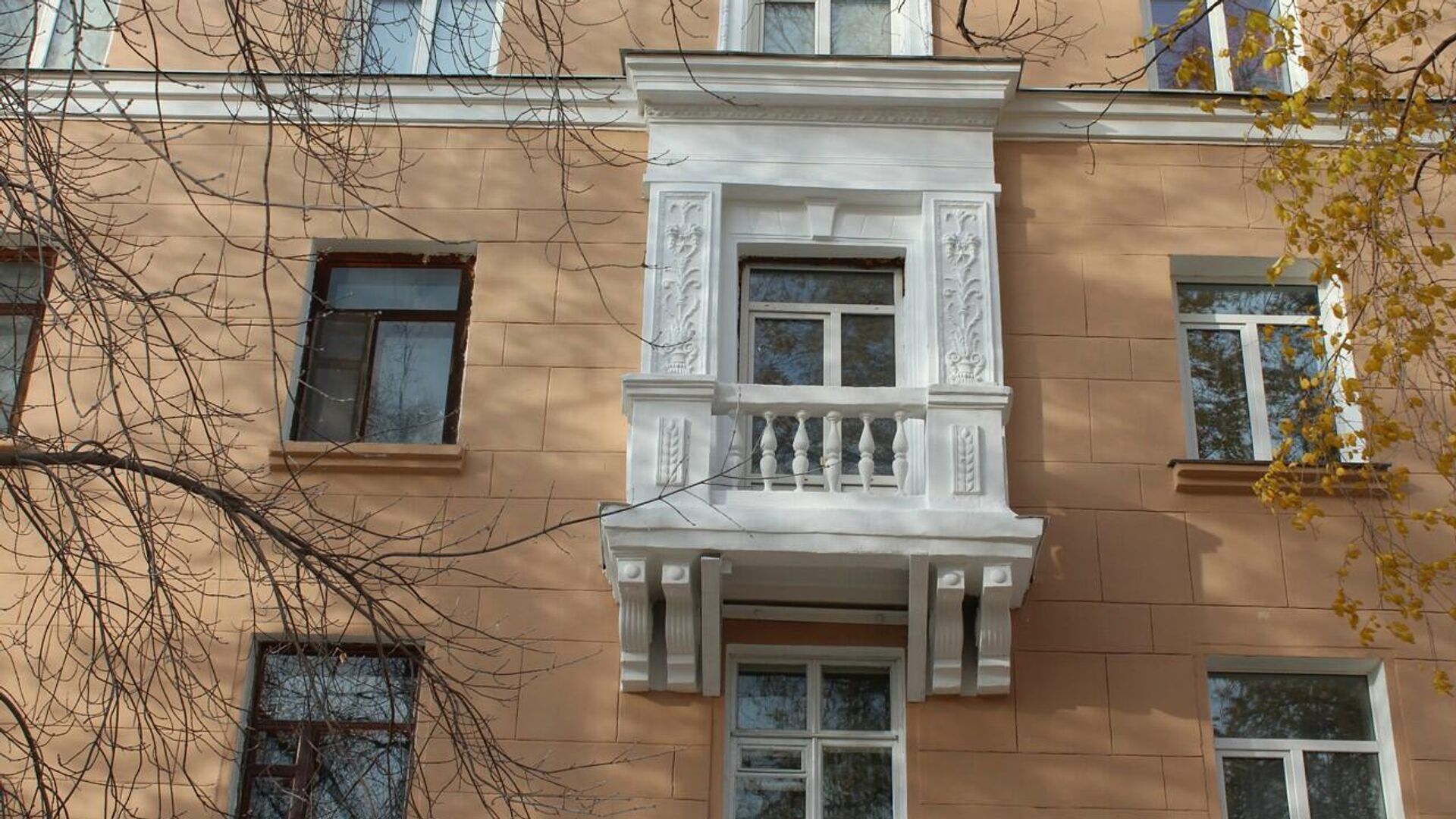 Фасады 348 домов Омской области отремонтировали по новой технологии - РИА Новости, 1920, 27.10.2020