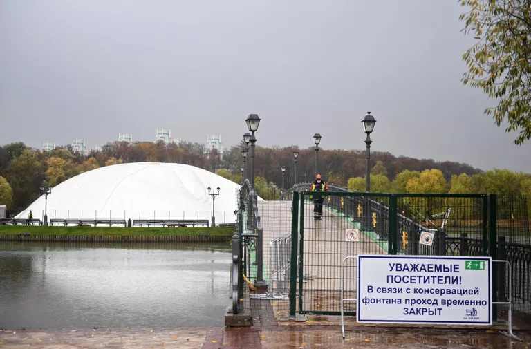 Фонтан в музее-заповеднике Царицыно Фонтан в музее-заповеднике Царицыно