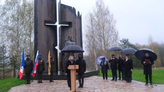 Мемориальный комплекс, посвященный жертвам Великой Отечественной войны, у деревни Жестяная Горка