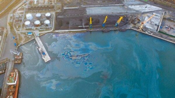 Разлив нефтепродуктов в акватории Находки