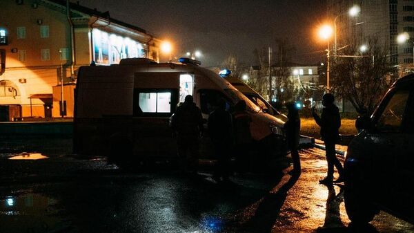 Автомобили скорой помощи у здания министерства здравоохранения Омской области
