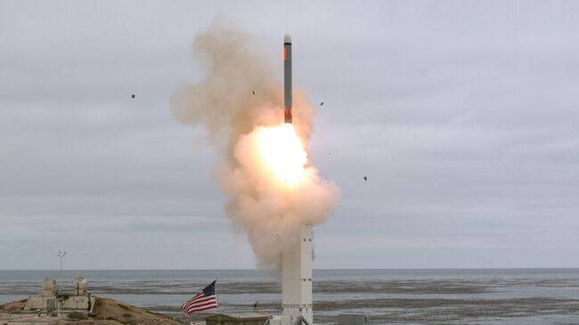 Испытание крылатой ракеты на острове Сан-Николас в Калифорнии