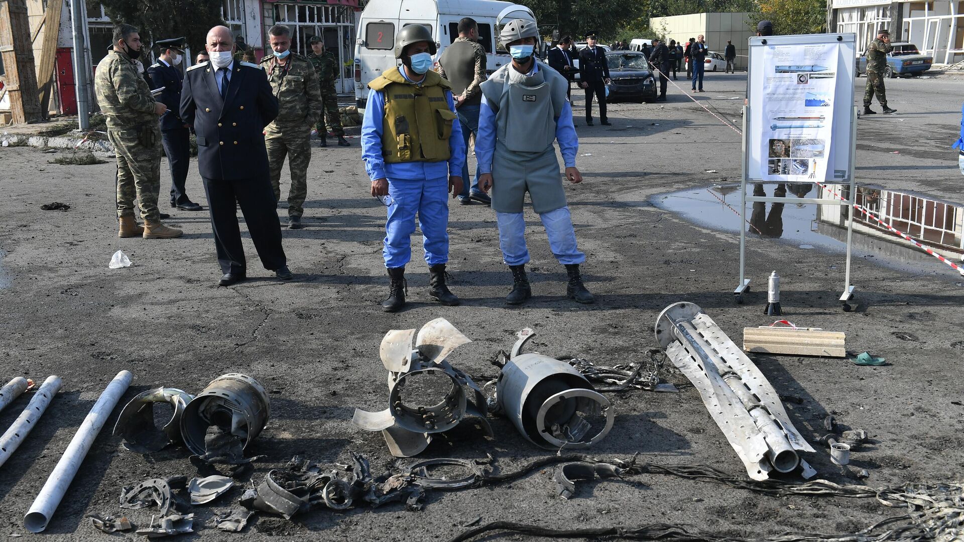 Фрагменты ракет, найденные в азербайджанском городе Барда, после ракетного обстрела  - РИА Новости, 1920, 01.11.2020