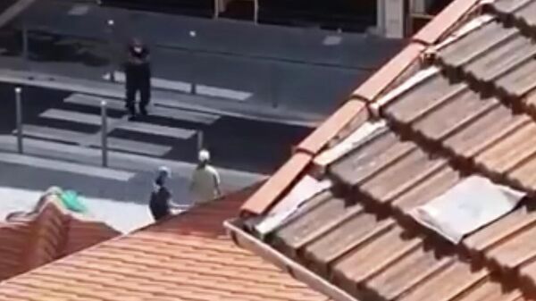 Кадр видео задержания подозреваемого в нападении на прихожан церкви Нотр-Дам в Ницце