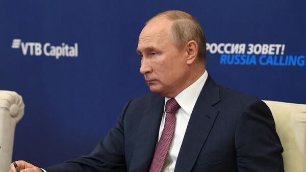 Президент РФ Владимир Путин принимает участие в работе 12-го ежегодного инвестиционного форума ВТБ Капитал Россия зовёт!