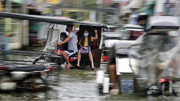Затопленная дорога после тропического шторма, Филиппины