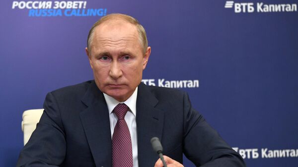 Президент РФ Владимир Путин принимает участие в работе 12-го ежегодного инвестиционного форума ВТБ Капитал Россия зовёт!