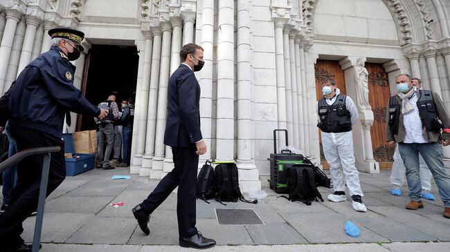  Президент Франции Эммануэль Макрон в Ницце, где произошло вооруженное нападение у церкви