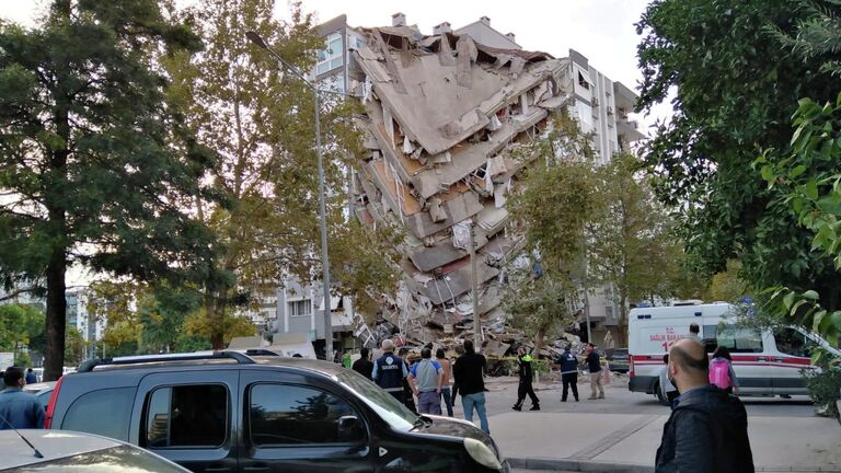 Последствия землетрясения в Измире, Турция